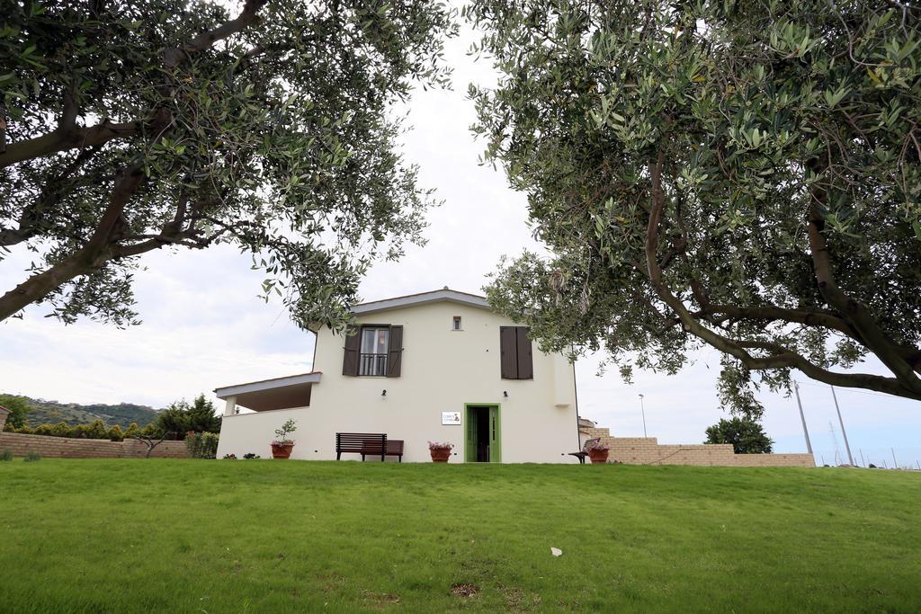 Bed And Breakfast Country Cottage Civitavecchia Eksteriør billede